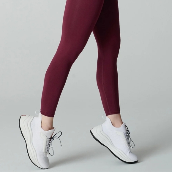 NWOT Fabletics set - Picture 4 of 5